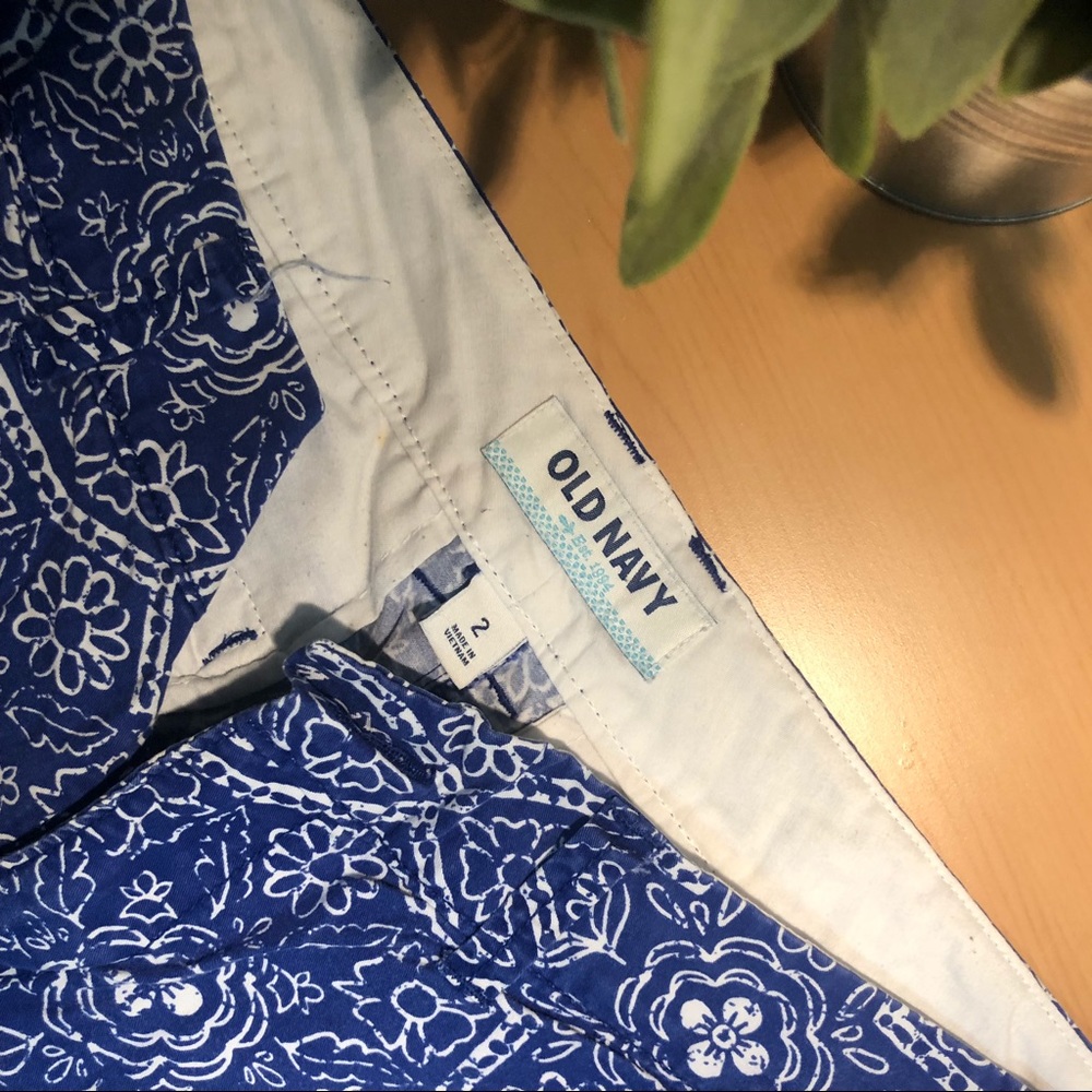 Patterned Shorts - Picture 2 of 3